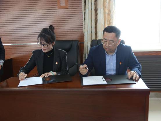 说明: 02-1党委书记与分院签订党风廉政建设责任书