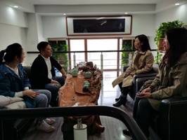 说明: 图片包含 人, 室内, 窗户, 男人描述已自动生成